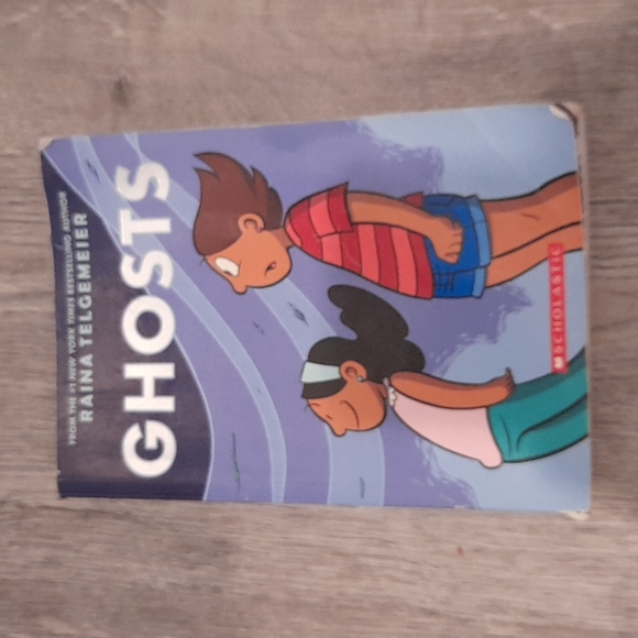 6 graphic novels for pre teens - Picture 5 of 7